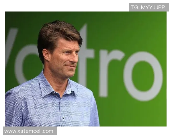 黑人足球巨星的传奇人生与球场荣耀故事